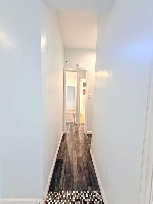 Building Photo - 941-941 Bayonne St