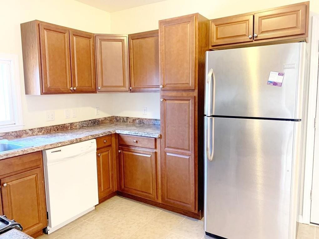 Floor 1 kitchen - 9 Kingsley Ave