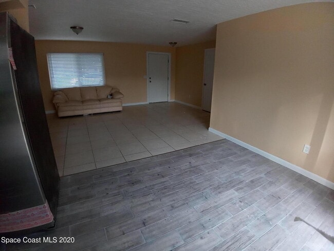 Building Photo - 2449 Mercury Dr