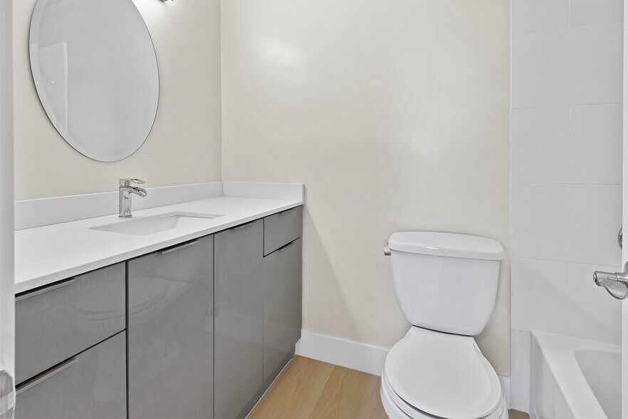 Building Photo - 532 SW 79th Ave