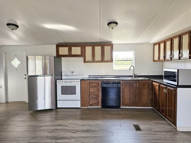 Kitchen - 3985 County Road 203