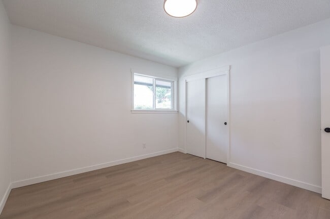 Building Photo - Crowne Pointe Apartment Homes