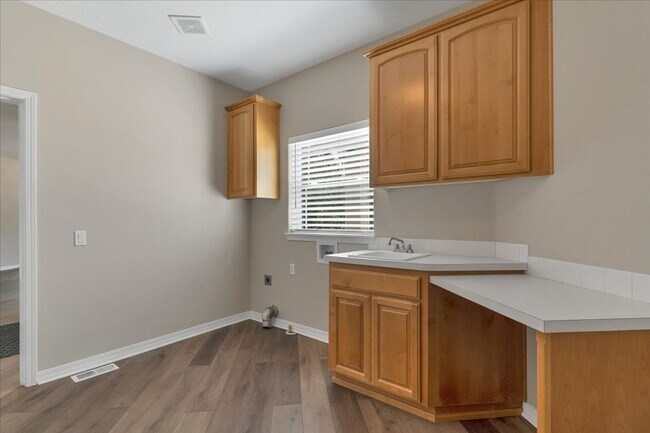 Building Photo - Contemporary West Salem Home