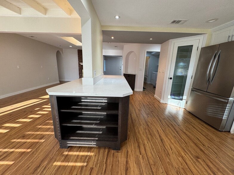 Built in kitchen shelving. - 22471 Loch Lomond Dr