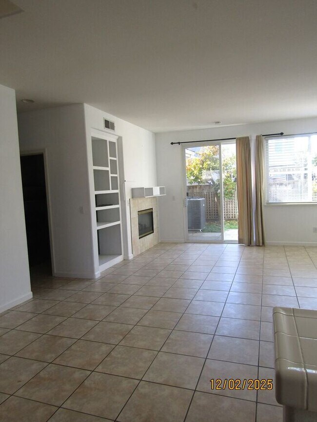 Building Photo - Beautiful 4 Bed 3 Bath Single Family Home in Santa Rosa- $3,250 per month!