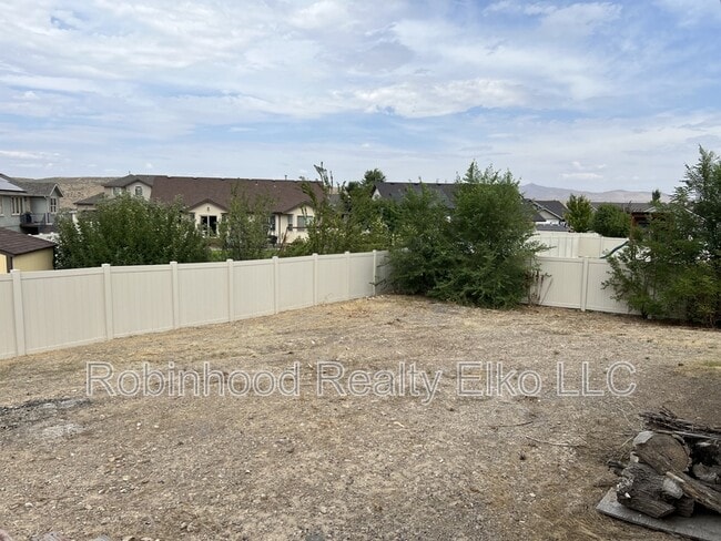 Building Photo - 214 Brookwood Dr