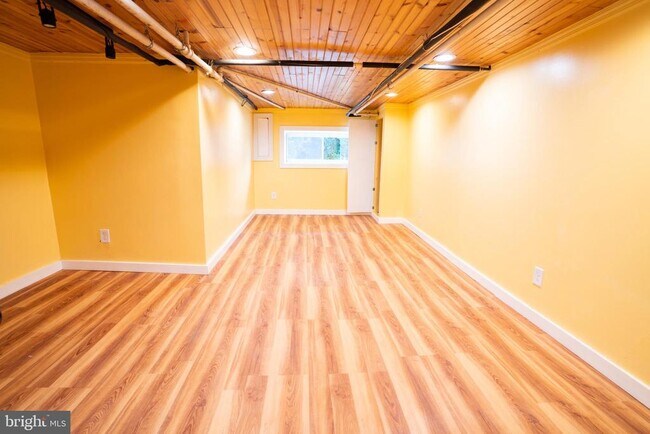 Building Photo - 5453 W Montgomery Ave