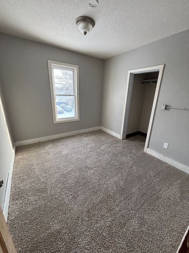 Building Photo - 814 16th St S