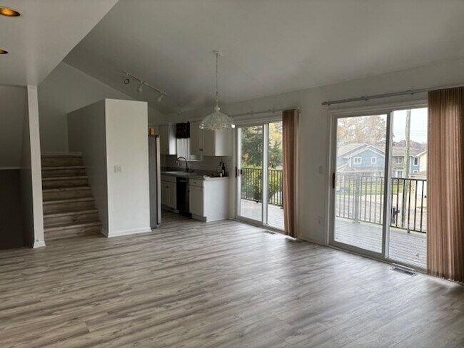 Building Photo - STUNNING LAKE VIEWS, BRIGHTON 3 BEDROOM HOME