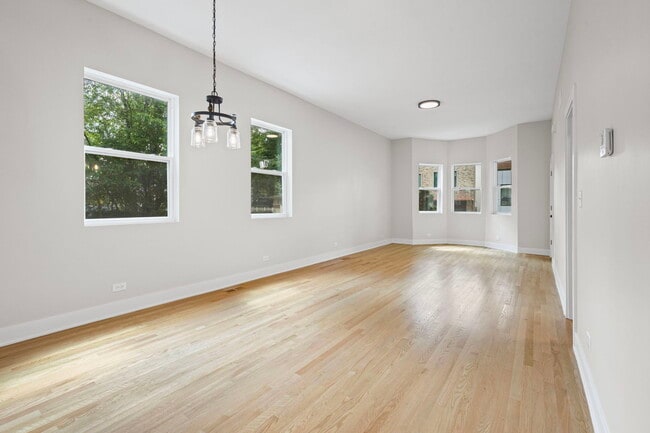 Building Photo - 6445 S Rhodes Ave