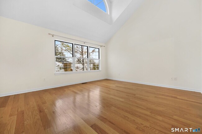 Building Photo - 132 Hope St