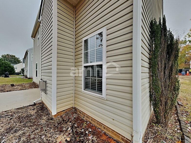 Building Photo - 2314 Lexington Ave