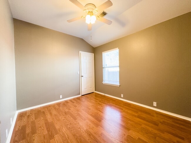 Building Photo - 2301 Drue Ln