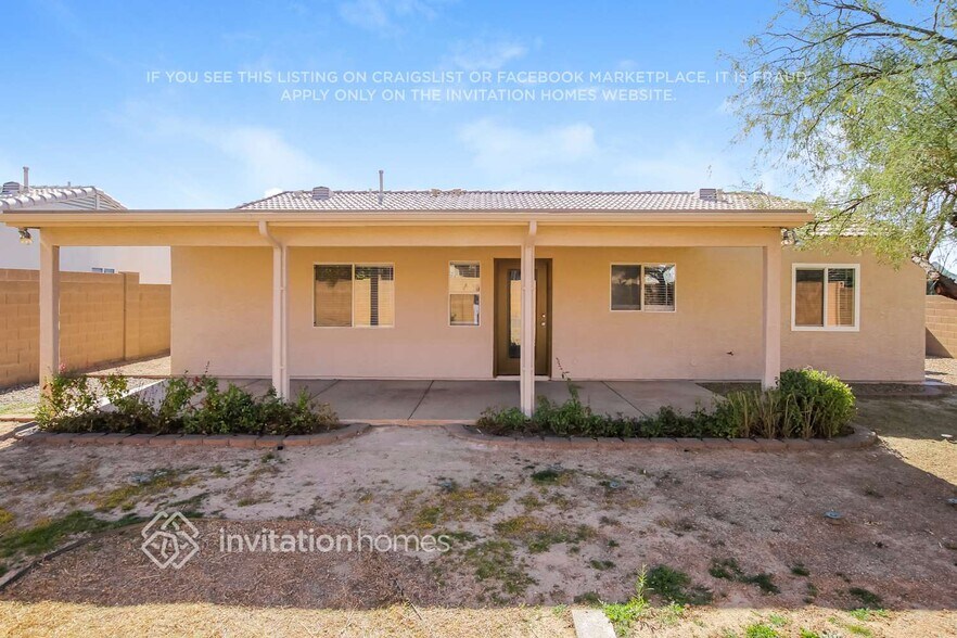 Building Photo - 2602 E Helena Dr