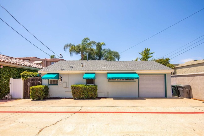 Building Photo - In the heart of the Coronado Village!