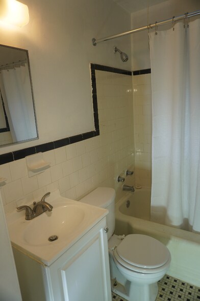 Building Photo - 3811 Lyndale Ave