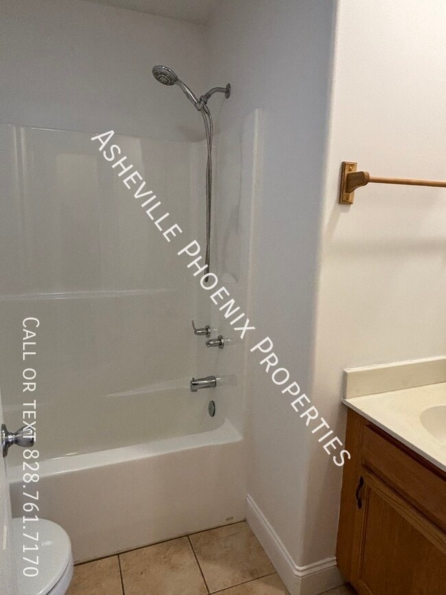 Building Photo - 9 Spruce Shade Ct