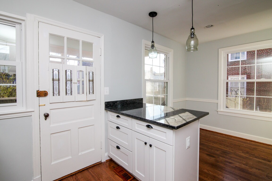 Building Photo - 2713 South Veitch Street