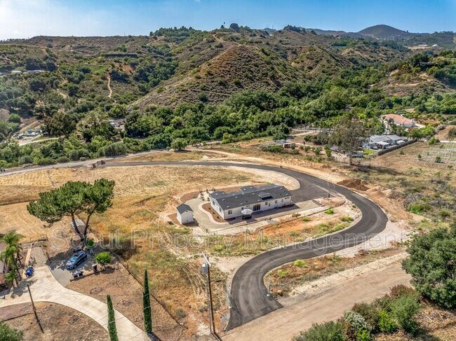 Building Photo - 471 Stewart Canyon Rd