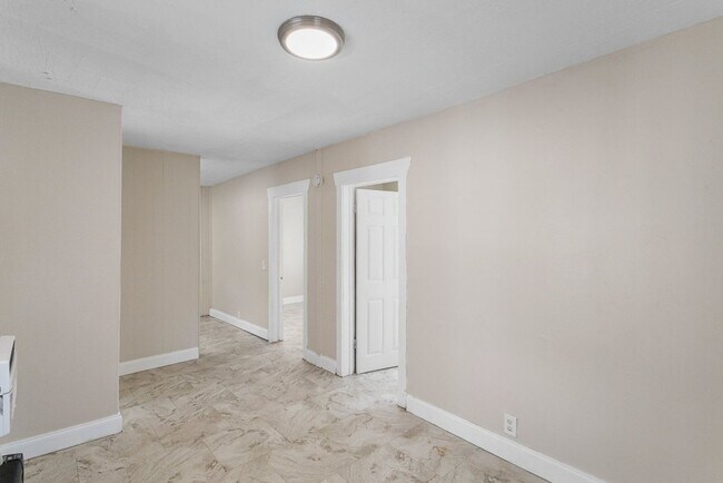 Building Photo - Drive By And Appy! $25 App Fee! Cute 2bdrm...