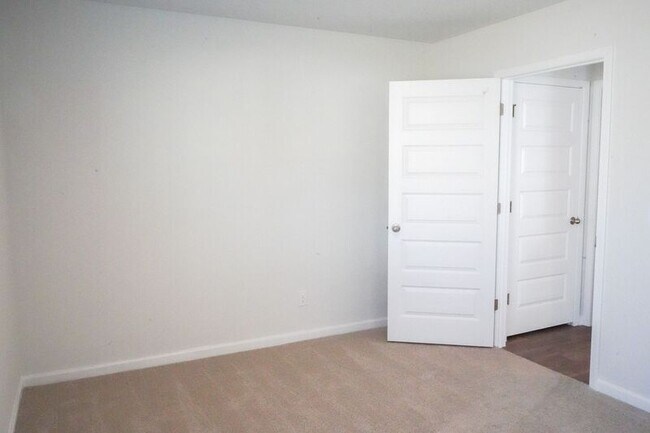 Building Photo - 491 Coconut Dr