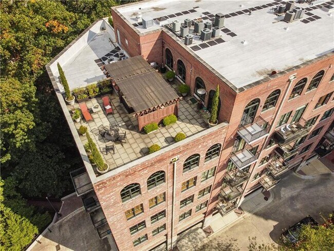 Building Photo - 3235 Roswell Rd NE