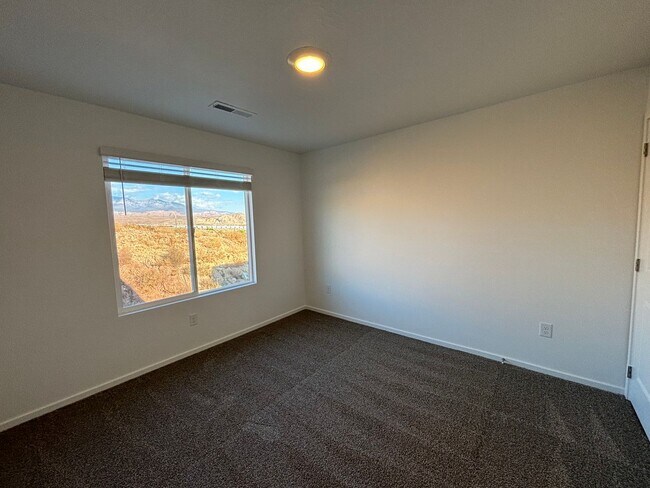 Building Photo - DR. HORTON Townhome in Long Valley!!