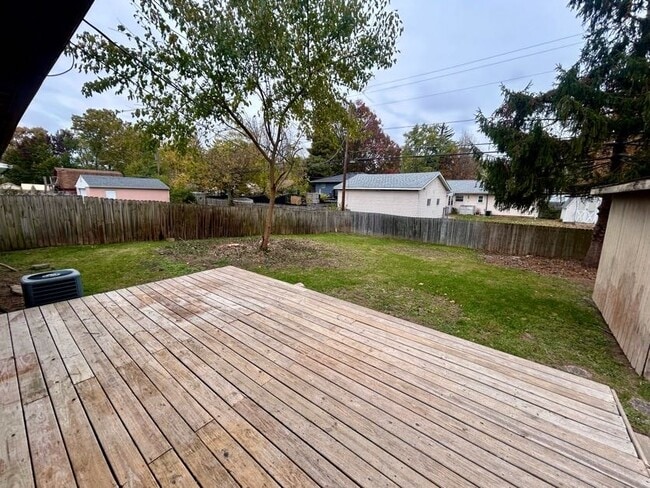 Building Photo - 5148 Fullerton Dr