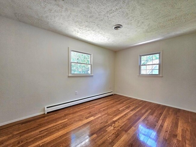 Building Photo - 4123 Glendale Rd