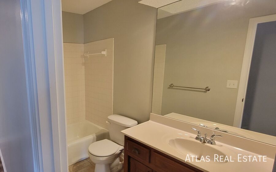 Building Photo - 5711 W 157th Terrace