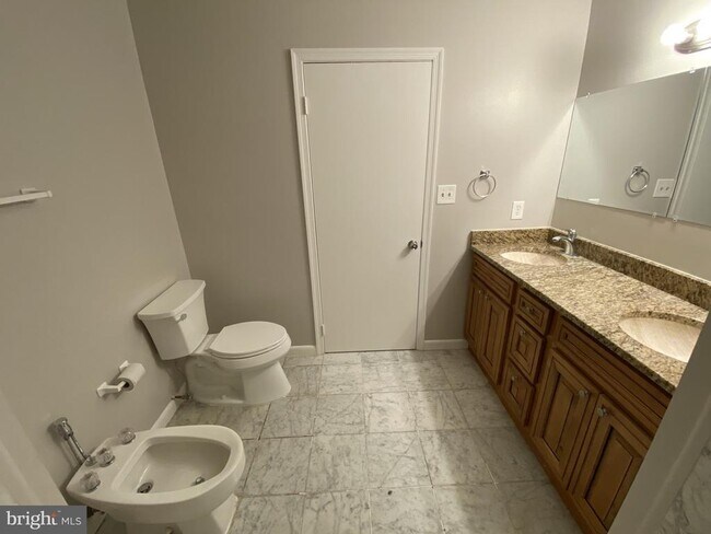 Building Photo - 1712 12th St S