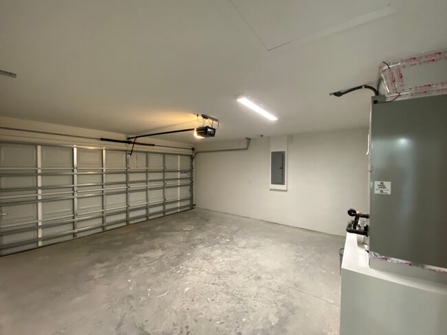 Building Photo - Desirable SW Ocala Neighborhood 3/2/2 **WO...