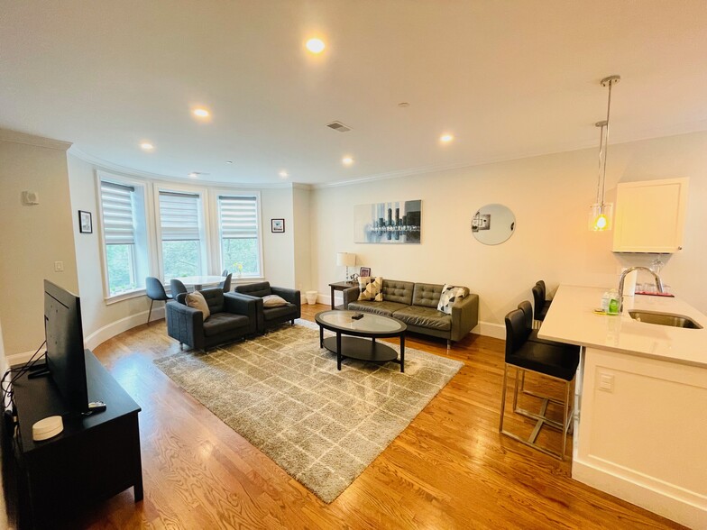 Primary Photo - 1248 Beacon St