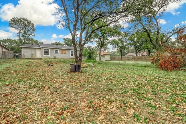 Building Photo - Recently Remodeled 3-Bedroom Home with Gat...
