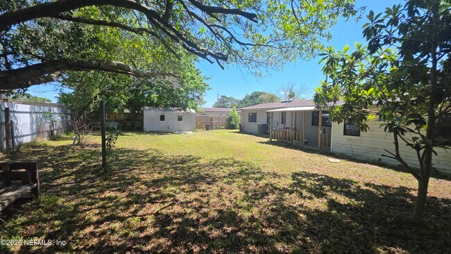 Building Photo - 10791 Luana Dr N