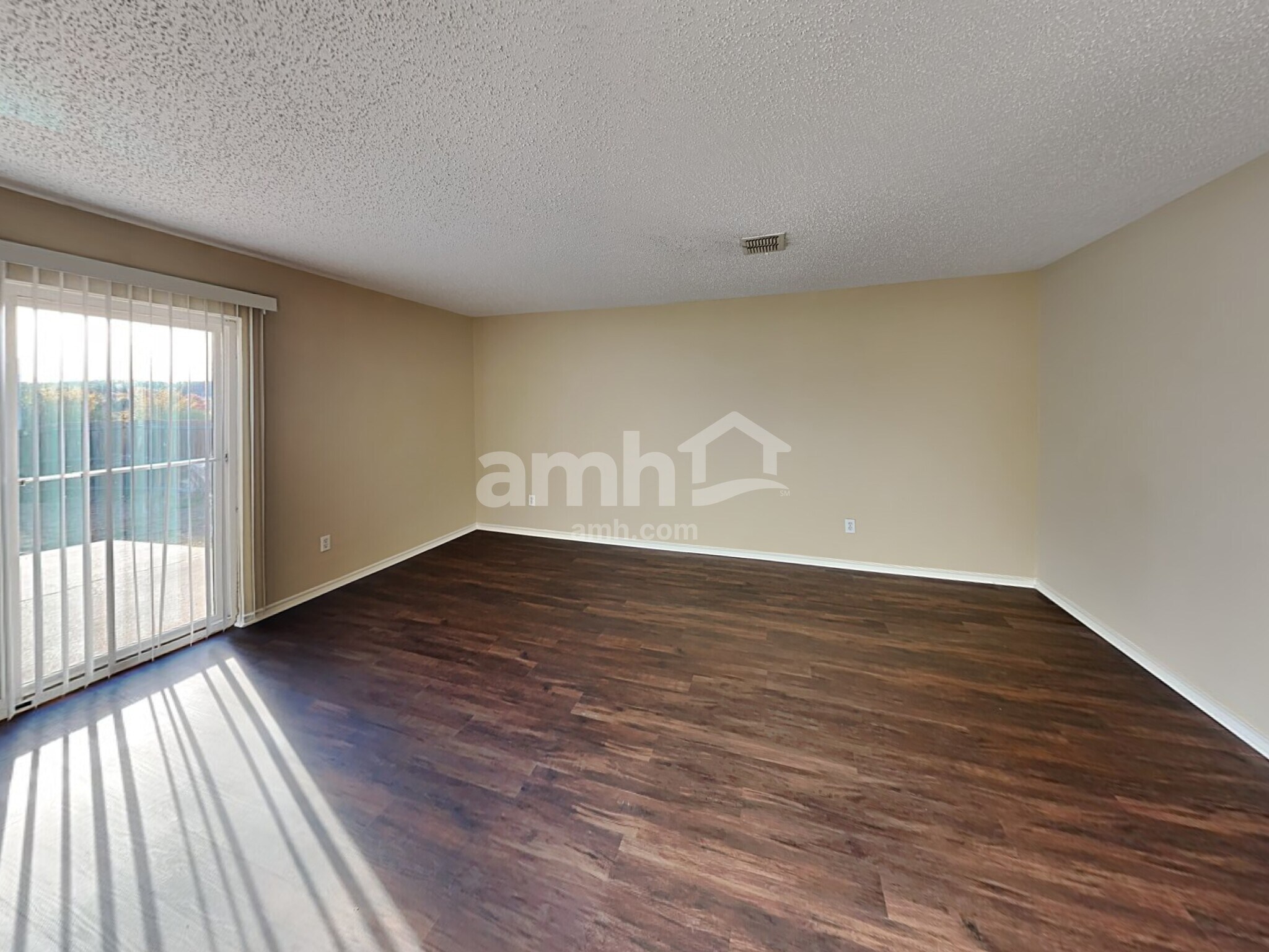 Building Photo - 316 Sunset Oak Dr