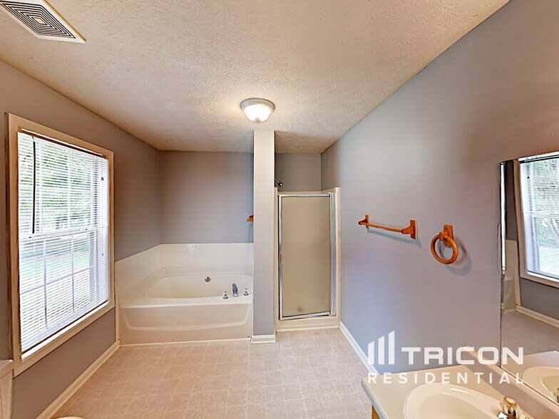 Building Photo - 108 Aristocratic Way