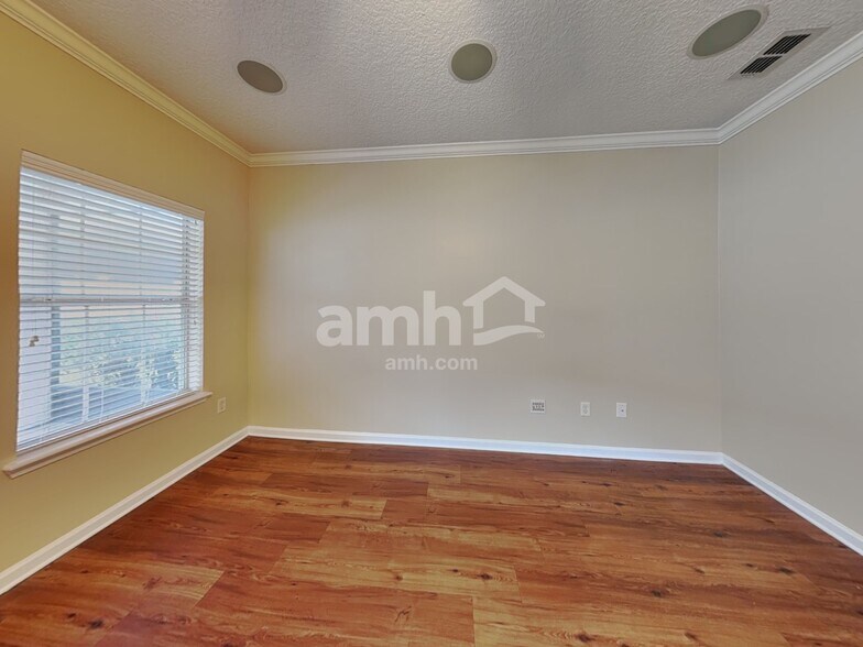 Building Photo - 6285 Pendragon Pl