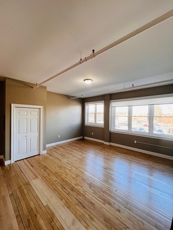 Building Photo - 158 Main St