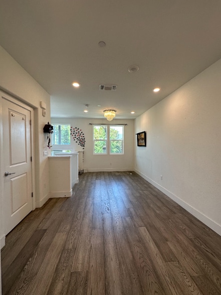 Building Photo - 1499 Cherry Cir