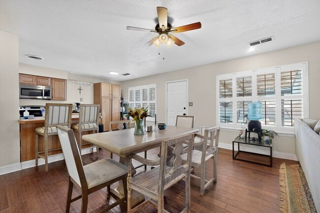 Building Photo - 6500 Martin Ct NE