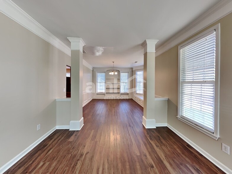 Building Photo - 2923 Villa Lake Dr