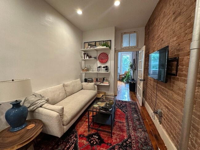 Building Photo - 85 1/2 Summit Street Unit 3