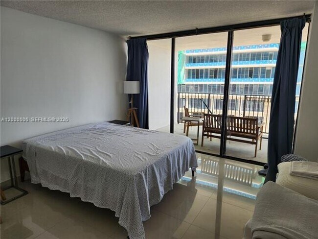 Building Photo - 1865 Brickell Ave