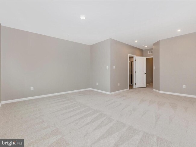 Building Photo - 10020 Beerse St