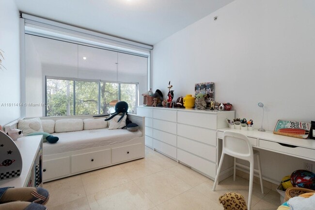 Building Photo - 6000 Collins Ave
