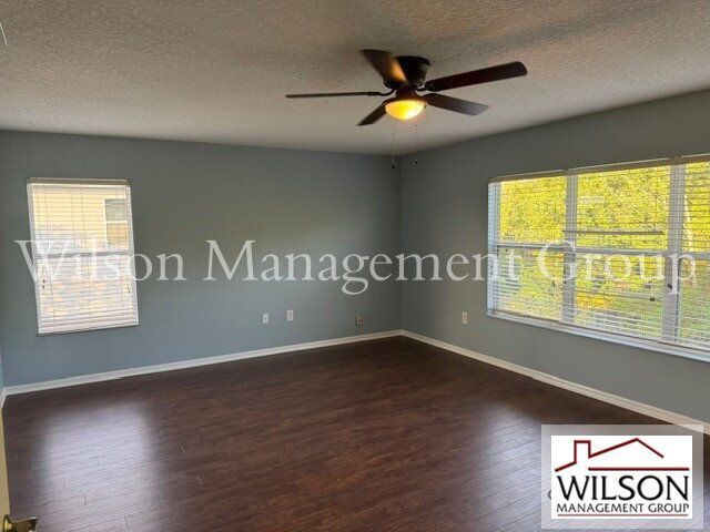 Building Photo - 413 Country Cottage Ln