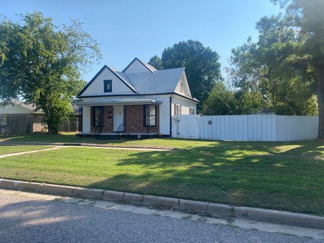 Building Photo - 309 N Louisa Ave