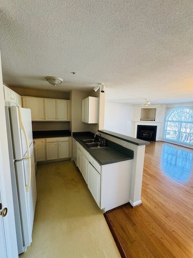 Building Photo - ****** $200 OFF FIRST FULL MONTH OF RENT ******