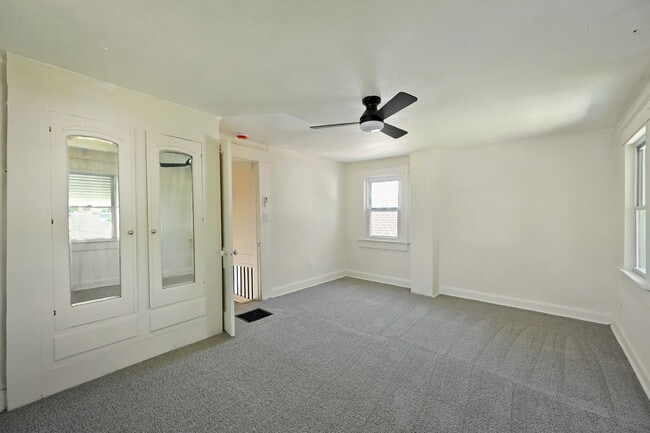 Building Photo - 422 N Thompson St